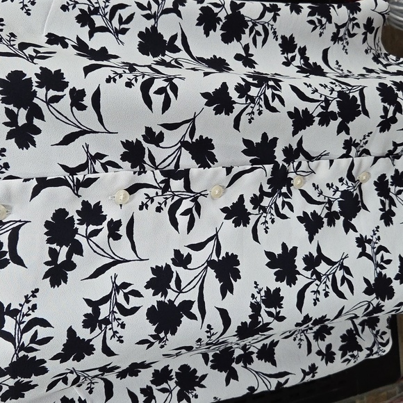 NWT ANN TAYLOR RUFFLE BUTTON TOP - Picture 3 of 10